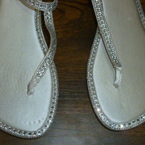 NWOT Betsey Johnson Silver Sequin Thong Sandals w/Ankle Straps - Picture 5 of 14